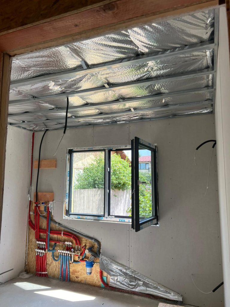Tavan cu folie si sistem termic Casa la cheie din lemn si Panouri SIP - Happy Home Corporation